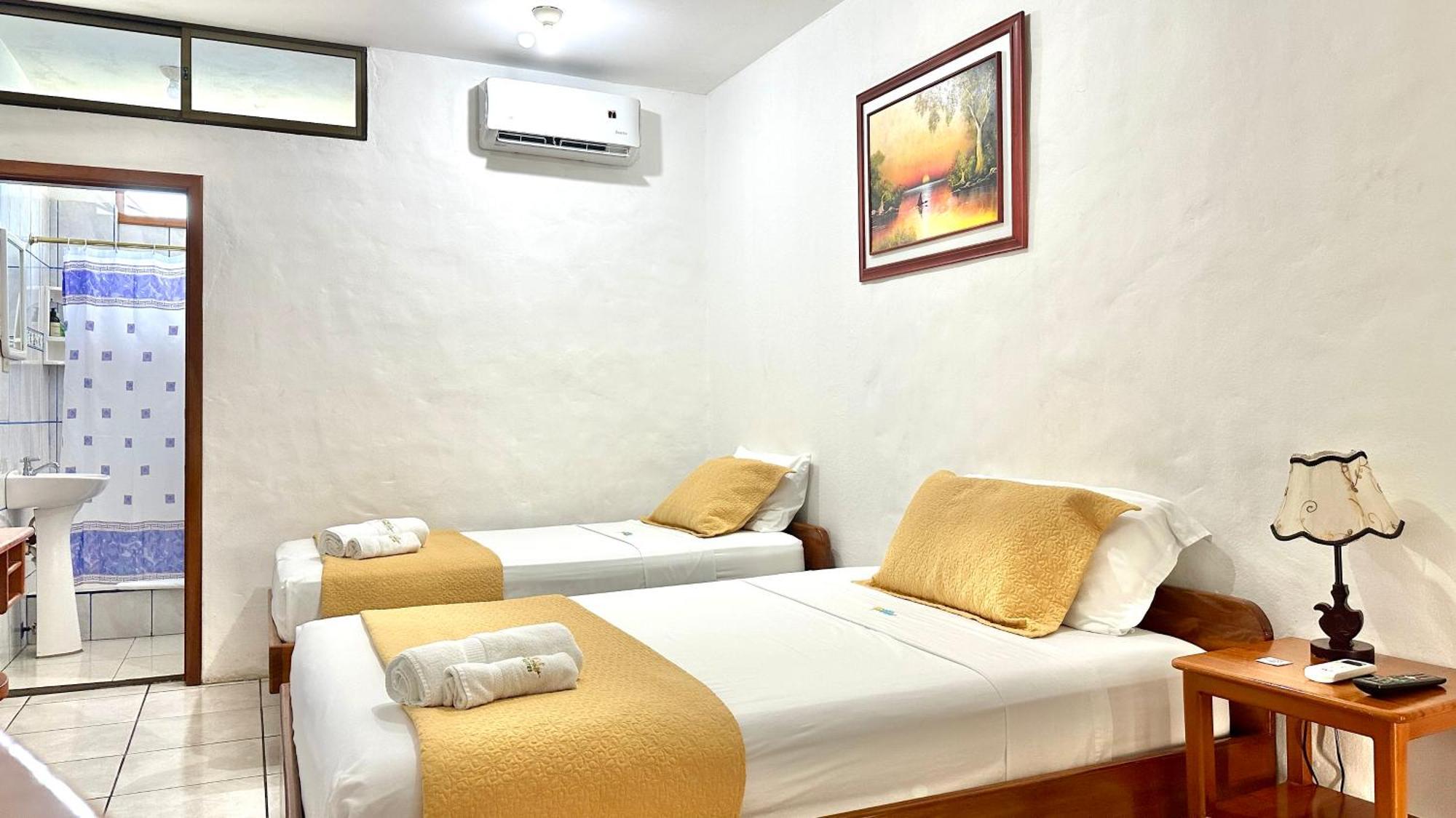 Hostal Suenos Silvestres 푸에르토아요라 외부 사진