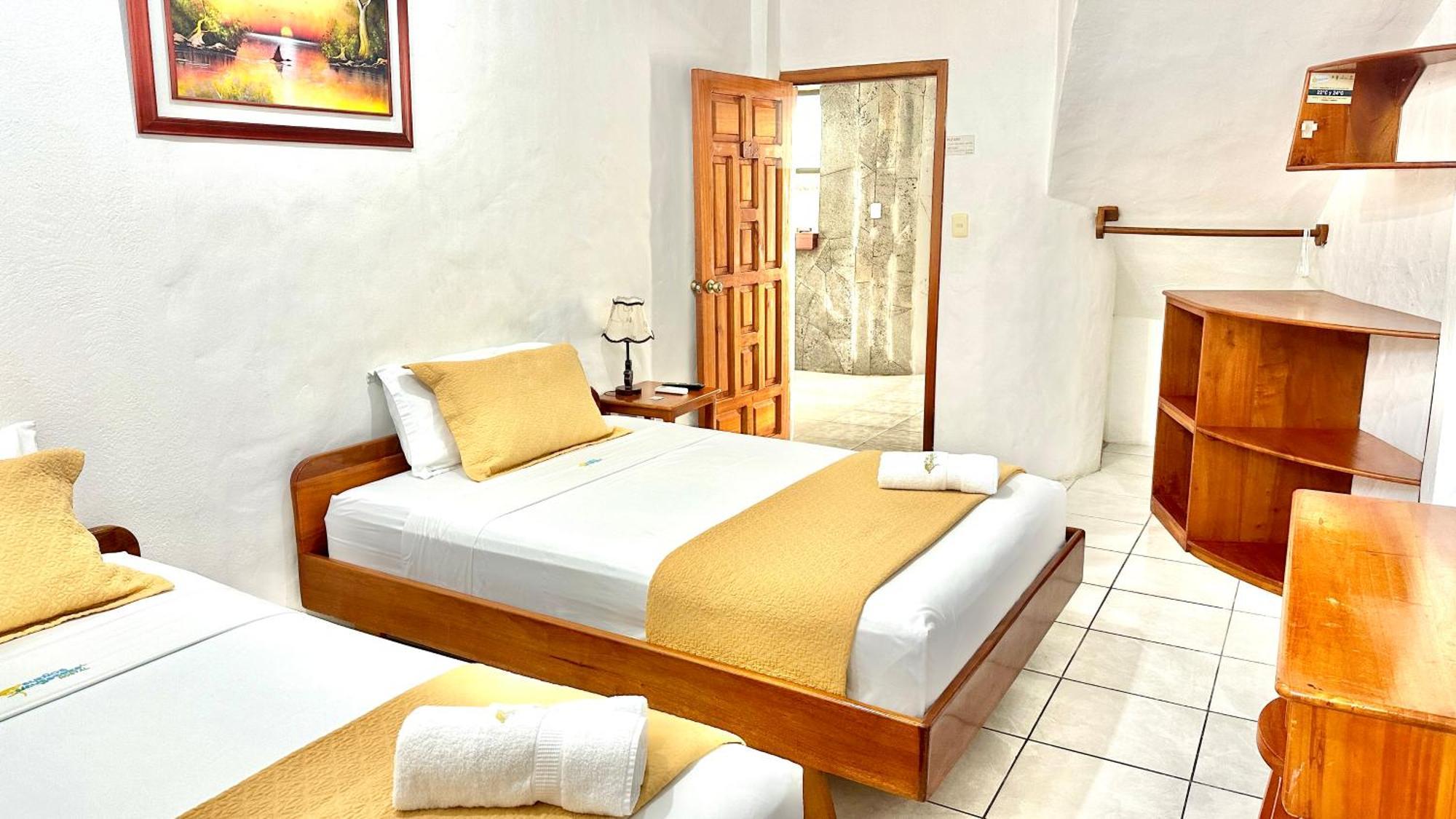 Hostal Suenos Silvestres 푸에르토아요라 외부 사진