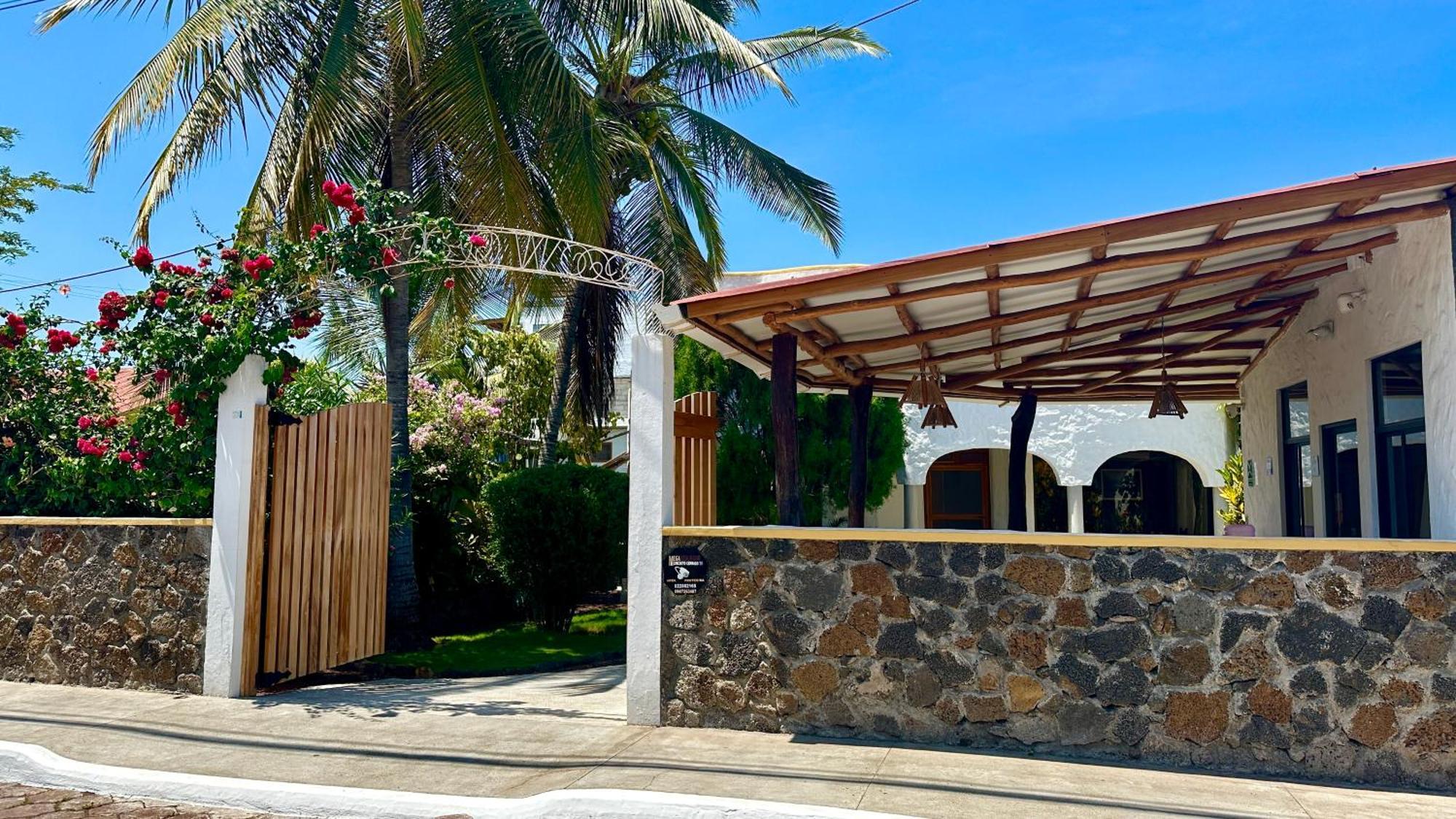 Hostal Suenos Silvestres 푸에르토아요라 외부 사진